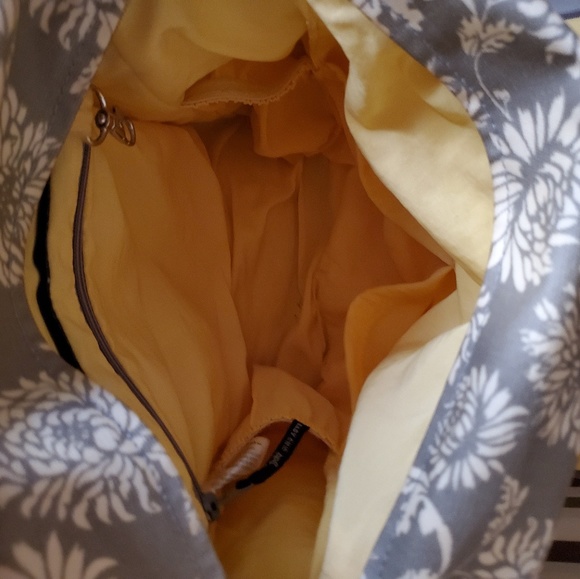 Petunia Pickle Bottom Daiper Bag/Backpack - Picture 3 of 5